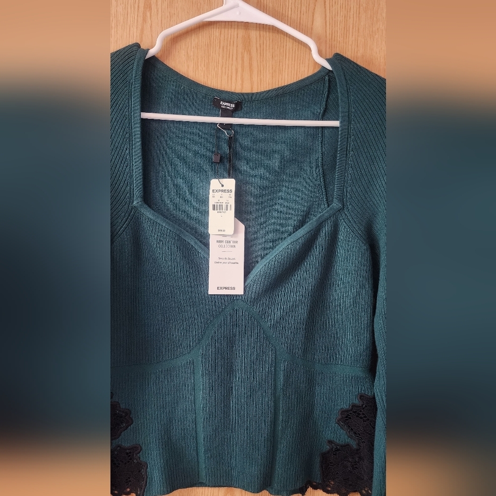 Express Green and Black Flutter Sleeve Crop Blouse - Picture 3 of 6